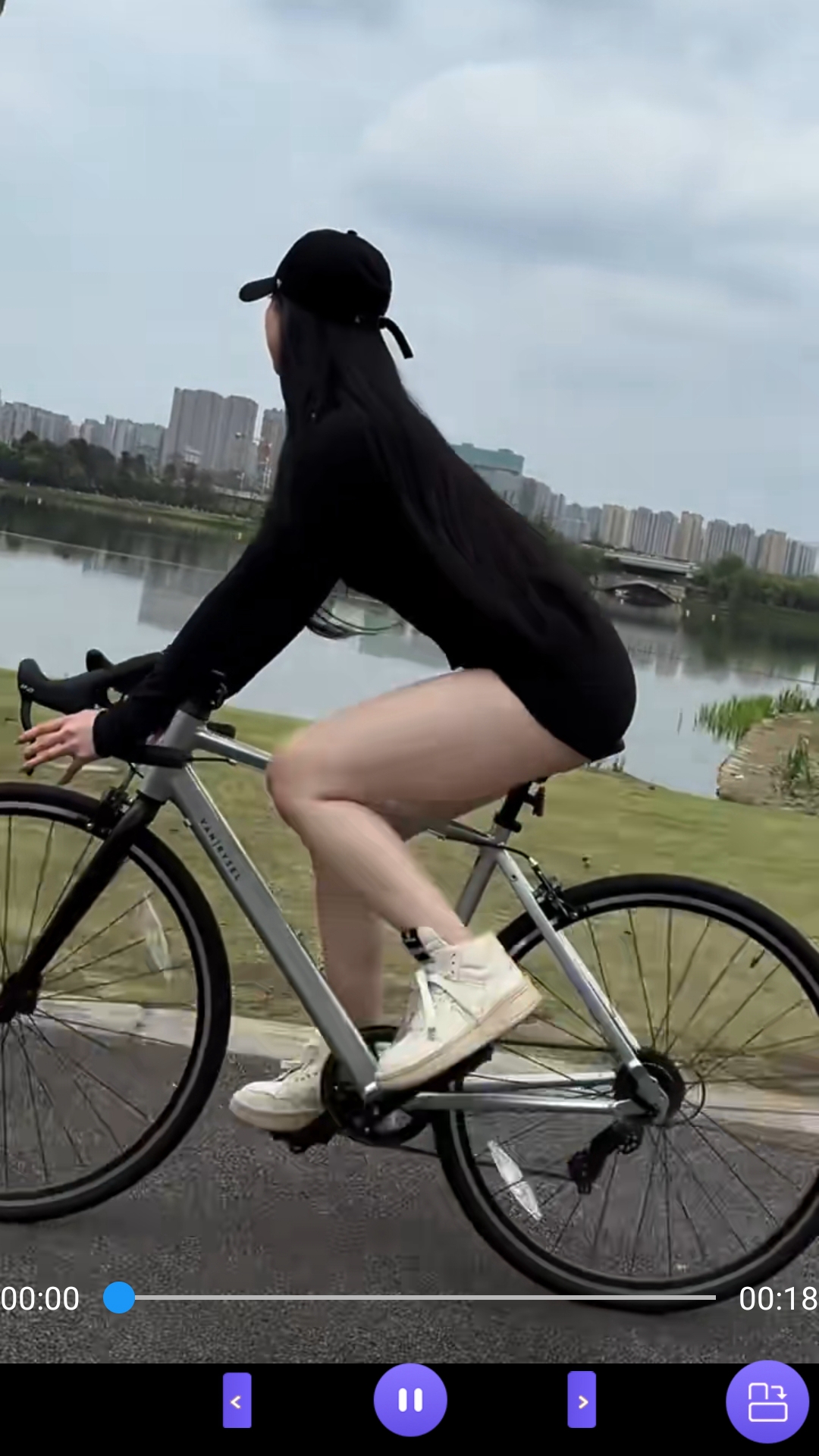 周汉唐、林诗雅与瞿芷萱的日常sm截图